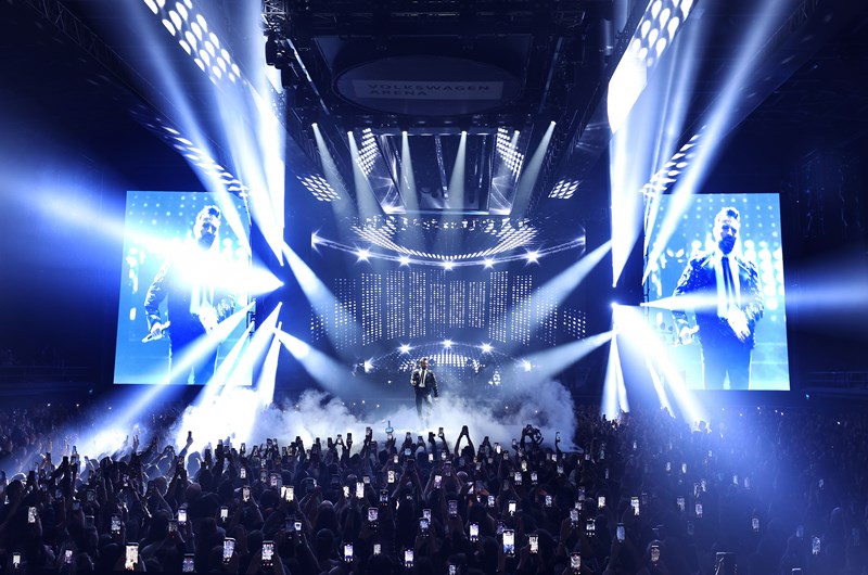 Tarkan, �stanbul�da Hayranlar�yla Kucakla�t�